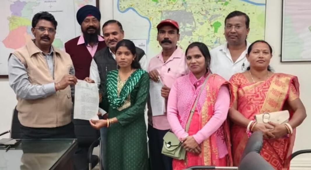 जिला प्रशासन को मांग पत्र सौंपा